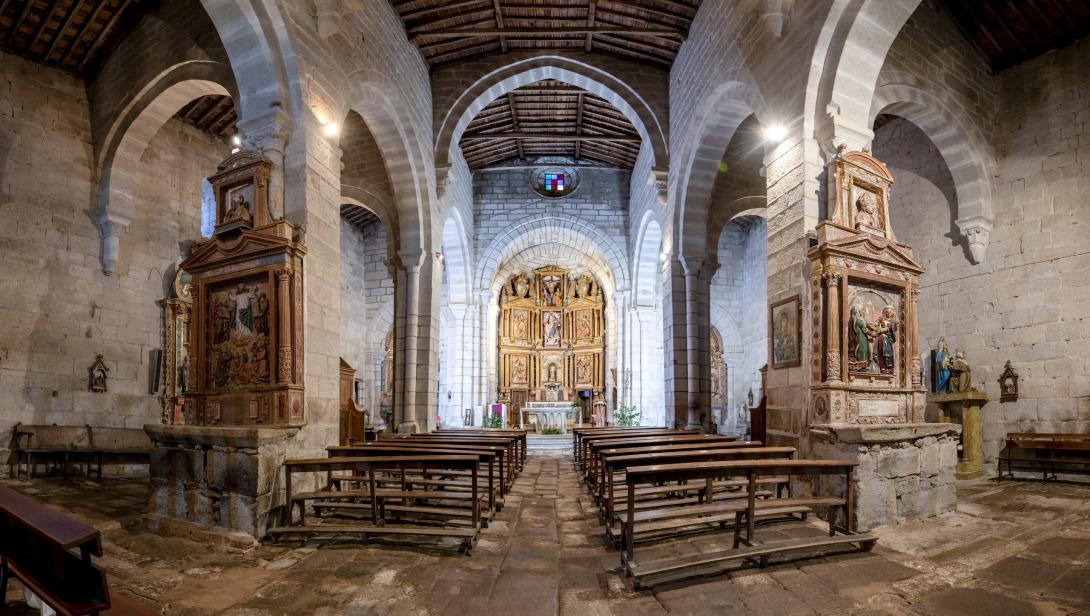 Interior igrexa medieval